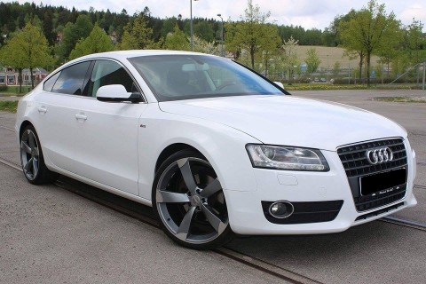 Ik verkoop mijn Audi A5-auto uit 2010 voor 4500 euro