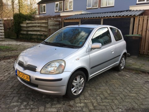 Nette Toyota Yaris 1 0-16V VVT-i Sol met nieuwe remmerij