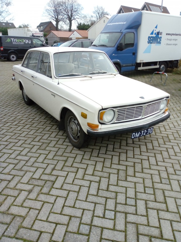 Ongerestaureerde Volvo 144 S