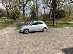 Fiat 500 1 2 uit 2010 met panoramadak en zomer winterbanden