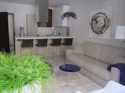 LUXE APPARTEMENT DIRECT AAN HET COMOMEER