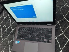 ASUS UX-360-C touchscreen notebook  flipover  128gb