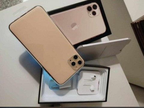 Selling Apple iPhone 11 Pro iPhone X Whatsapp