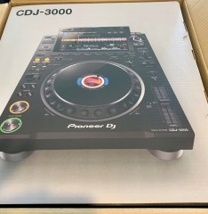Pioneer CDJ-3000 Multi Player   1400 EUR Pioneer CDJ-2000NXS2
