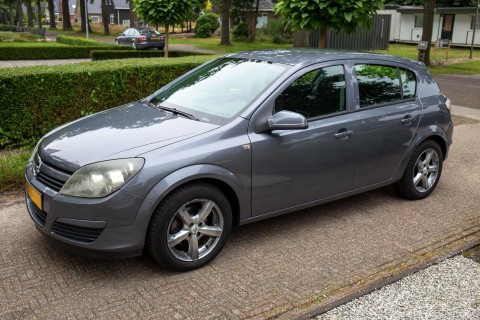 Opel Astra 1 6 Twinport Enjoy Semi-Automaat  77 kW 104 pk 2005