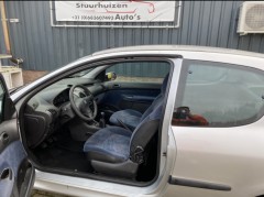 Leuke peugeot 206 1 4 RN benzine