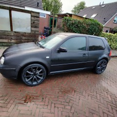 VW golf 4  1 4 3 deuren uit 2000 18 inch velgen