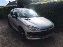 Peugeot 206 1.4 genry IJSKOUDE AIRCO!! CRUISE CONTROL!!