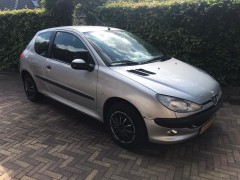 Peugeot 206 1.4 genry IJSKOUDE AIRCO!! CRUISE CONTROL!!