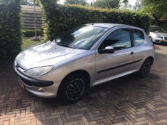 Peugeot 206 1.4 genry IJSKOUDE AIRCO!! CRUISE CONTROL!!