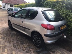 Peugeot 206 1.4 genry IJSKOUDE AIRCO!! CRUISE CONTROL!!