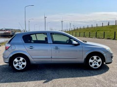 Opel Astra 1 4 Edition  Hatchback