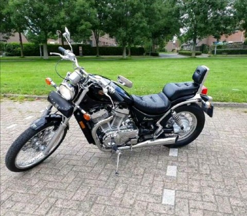 Suzuki Intruder VS750 H