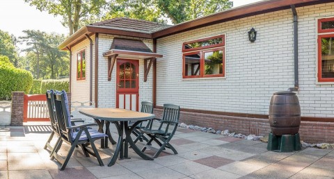 VAKANTIEWONING TE HUUR op fraai bospark, JUNI //  AUG  Va. € 275,-- 