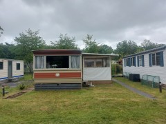 Gezellige Stacaravan op molecaten t Hout met veranda en hokje