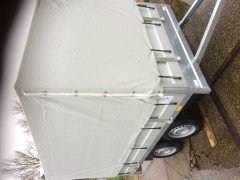 nieuwe dubbelas plateauwagen 2 x 1000 kg met huif   ongeremd 2 56 m  x