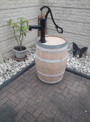 Tuinstoel wijnvaten regenton tonnen vaten 