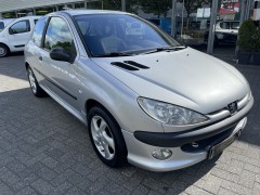 Peugeot 206 1 6 16V XS  Nette auto 