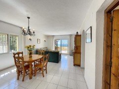 Uw Appartement in MORAIRA met meubels en zeezicht op klif en onderbouw