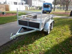 nieuwe dubbelas ongeremde aanhangwagen met bak maat 2 25 m  x 1 31 m 