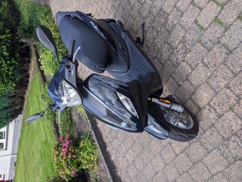 Uitstekend rijdende Piaggio Fly bromscooter te koop 