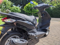 Uitstekend rijdende Piaggio Fly bromscooter te koop 