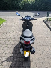 Uitstekend rijdende Piaggio Fly bromscooter te koop 