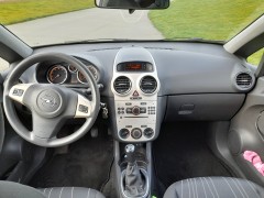 Mooie Opel Corsa 1 4  16v  3D  bj 2008  Zwart