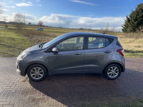 Hyundai i10 1 0i i-Motion Premium airco stuur en stoekverw