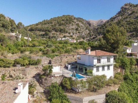 VILLA IN ALOZAINA Malaga