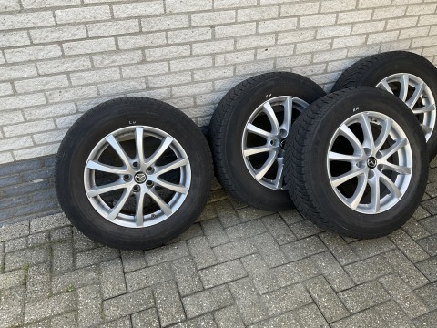 4 lichtmetalen velgen met Bridgestone 225 65 R17