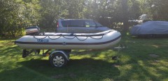 Rubberboot met 20pk yamaha motor en pega trailer