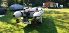 Rubberboot met 20pk yamaha motor en pega trailer