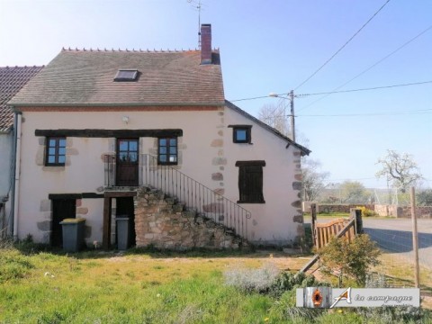 CHARMANT LANDHUIS  IN DE BUURT VAN MONTLUON