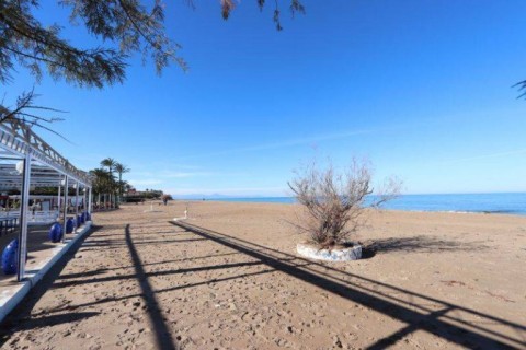 Uw Appartement in DENIA bij zee en zwembad met meubels en garage