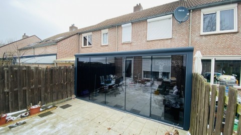 Tuinkamers overkapping carport glazen schuifenwanden zonwering schuifp