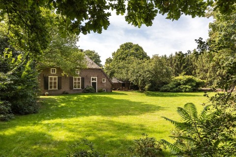 grote boerderij voor twee huishoudens in west drenthe