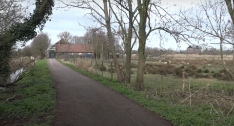 Te koop  vrijstaande boerderij voor één ton