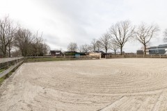 Mooie woning met grote garage en paardenbak