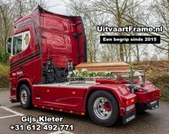 Te huur  5 typen kistdragers t b v  uitvaart met een truck