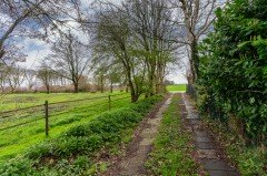 Woning met 1 8 ha eigen grond