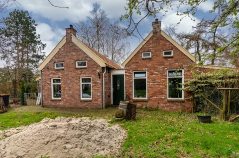 Woning met 1 8 ha eigen grond