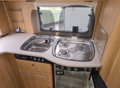 DETHLEFFS CAMPER 3 95 HK 2006 ZGOH 2 LENGTEBEDDEN