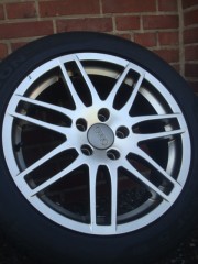 17 Inch Audi RS 4 Velgen en Banden Steek 5x112