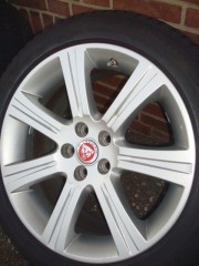 18 Originele Jaguar XF Comodora Edition Velgen en Banden Steek 5x108