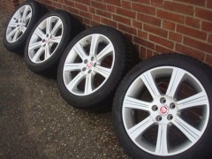 18 Originele Jaguar XF Comodora Edition Velgen en Banden Steek 5x108