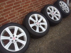 18 Originele Jaguar XF Comodora Edition Velgen en Banden Steek 5x108