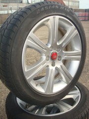 18 Originele Jaguar XF Comodora Edition Velgen en Banden Steek 5x108