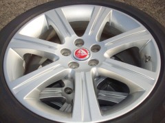 18 Originele Jaguar XF Comodora Edition Velgen en Banden Steek 5x108
