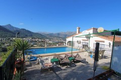 Uw eigen Villa in ORBA VALLEI met parkings en logeerruimte en